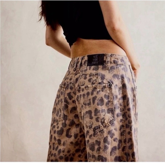 NWOT WE THE FREE Free People Good Luck Mid Ruse Barrel Jeans leopard animal 31 - Picture 2 of 10
